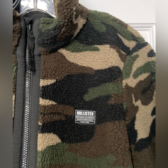 Hollister Camo Sherpa Fleece Jacket, NWOT Men’s Small - Picture 2 of 11